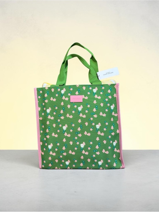 Marc Jacobs Handbags - NWT Marc Jacobs Daisy Wild gift tote bag featuring a pink & white floral pattern